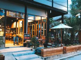 Bloom Cafe & Hostel