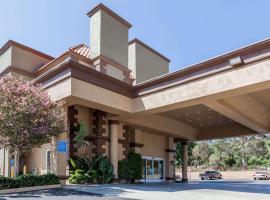 The 6 Best Hotels Near Six Flags Hurricane Harbor Valencia Usa Budget Hotels Near Six Flags Hurricane Harbor Travelodge By Wyndham Sylmar Ca