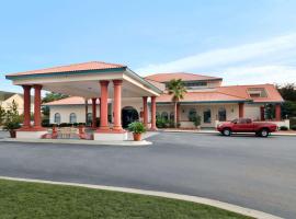 Days Inn & Suites by Wyndham Savannah Gateway/I-95 And 204