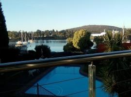 Waterfront Lodge Motel