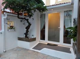 Home & Away Studio By Cris