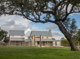 The Best Available Hotels Places To Stay Near Luckenbach Tx Full Moon Inn