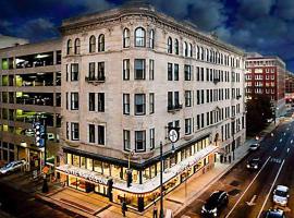 The 6 Best Hotels Near Elvis Presley S Graceland Memphis Usa Hotel Napoleon An Ascend Collection Member