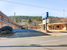 The 6 Best Hotels Near Magic Springs Crystal Falls Hot Rodeway Inn Hot Springs