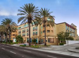 The 6 Best Hotels Near Disney California Adventure Anaheim Usa Desert Palms Hotel Suites Anaheim Resort