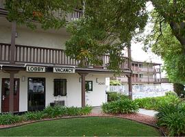 EZ 8 Motel Old Town