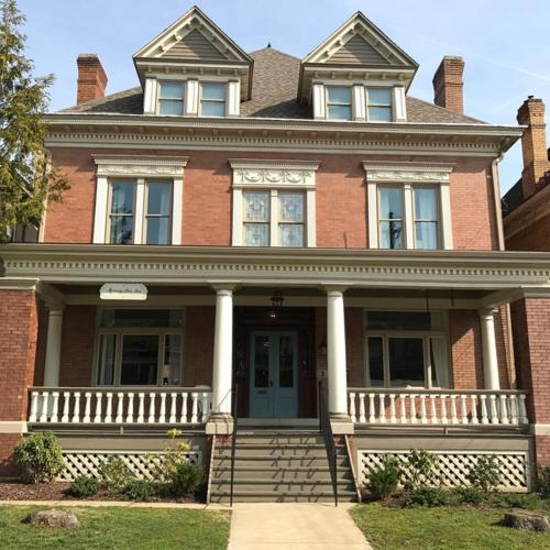 The 10 Best Bed and Breakfasts in Pittsburgh, USA