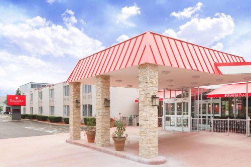 Ramada Hotels In Illinois United States Of America Book - 