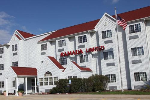 Ramada Hotels In Illinois United States Of America Book - 