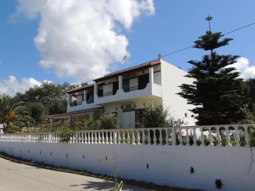 makis apartments arillas