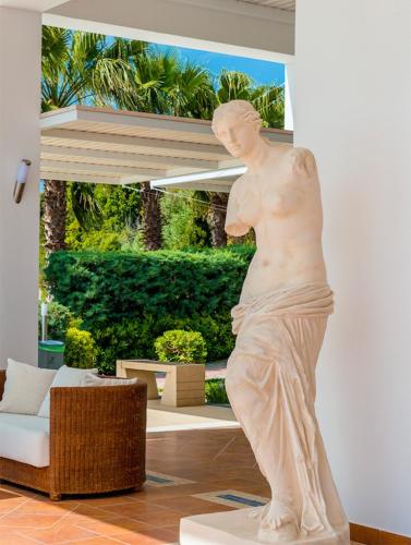 Grande Dame Villa