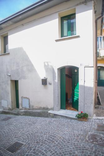 l'ingresso della nostra casa, pronta ad accogliervi