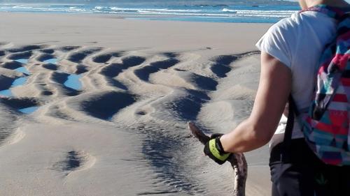 esta soy yo paseando por el parque dunar de Corrubedo