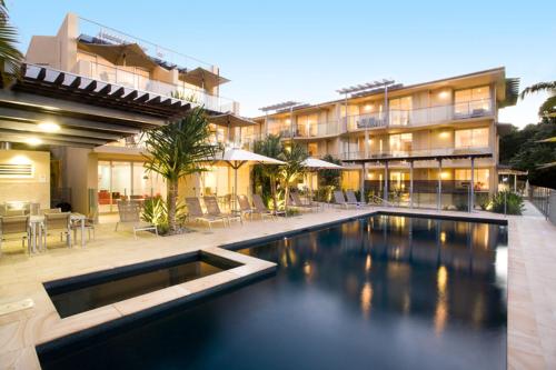 Maison Noosa - Absolute Beachfront Resort