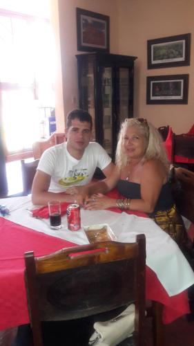 SILVIA Y ARNOL