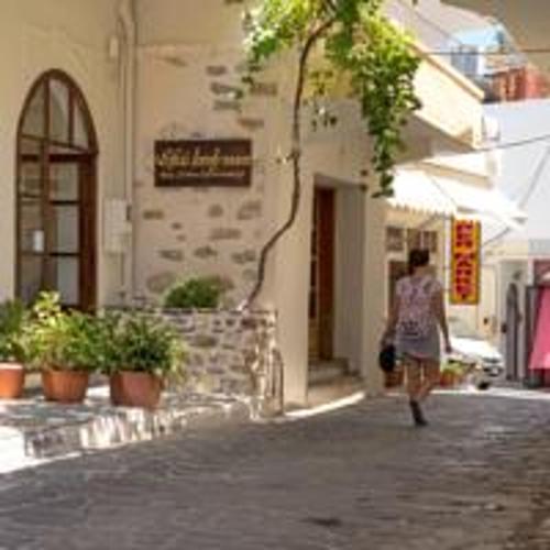ΝΙΚΗ ΣΤΑΜΑΤΑΚΗ