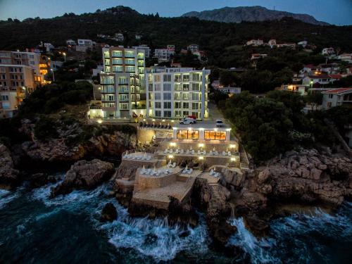 Nautilus Apartments
